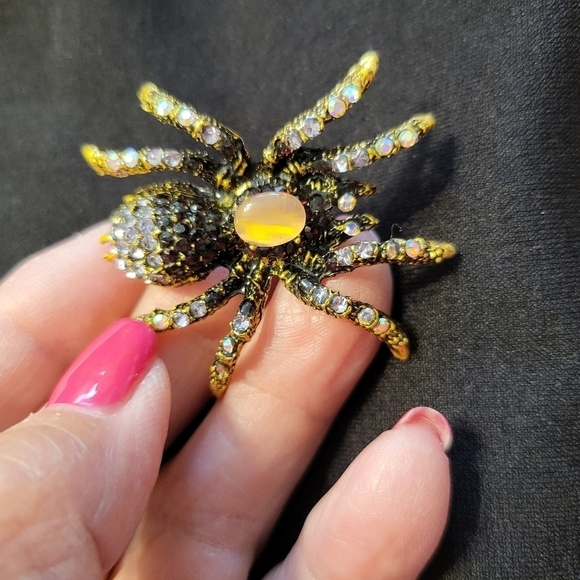 Coffee color Spider-Man cat eye rhinestones, brooch/lapel pin New - Picture 1 of 8